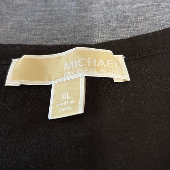 Michael Kors Women’s XL Black Laced Shoulders Logo Tee Shirt - Picture 4 of 7